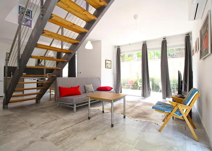 House 2247 Μεντουλίν