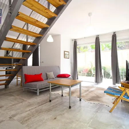 House 2247 Μεντουλίν