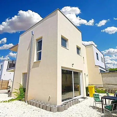 بيت للعطل House 2247 *
